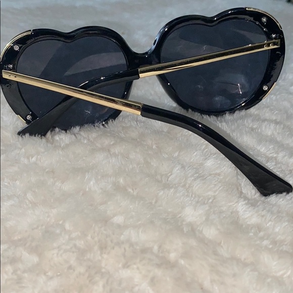 Heart shaped glasses 🖤 - Picture 4 of 5